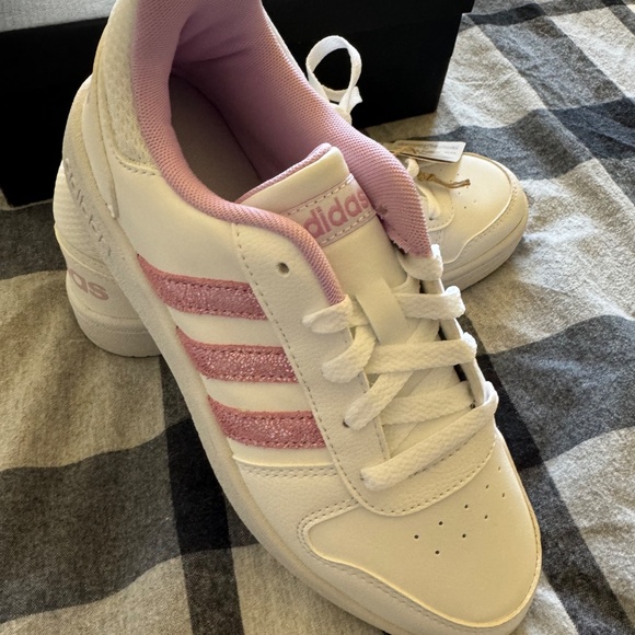 Adidas Kids Hoops 2.0K Shoes - Brand New with Tags - White with Pink Glitter!! - Picture 5 of 10